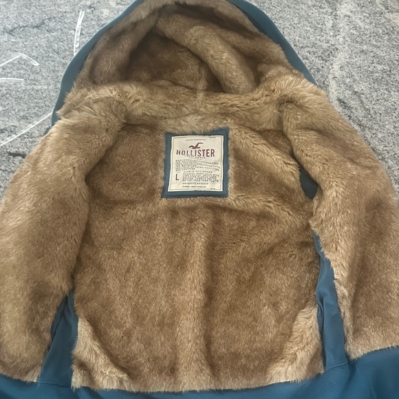 Hollister Tops - Y2K Rare Hollister Tan Faux Fur zip up hoodie/ Jacket size Large